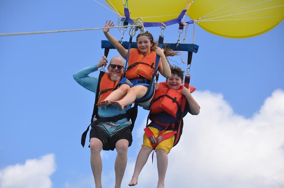 hurghada-parasailing