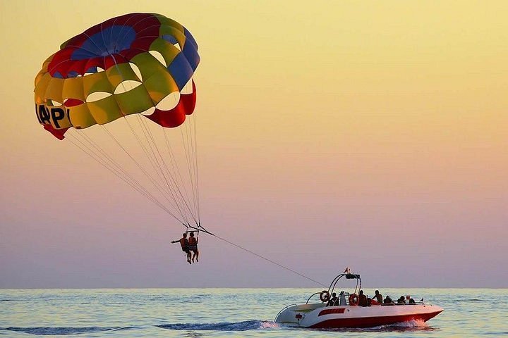 hurghada-trip-parasailing