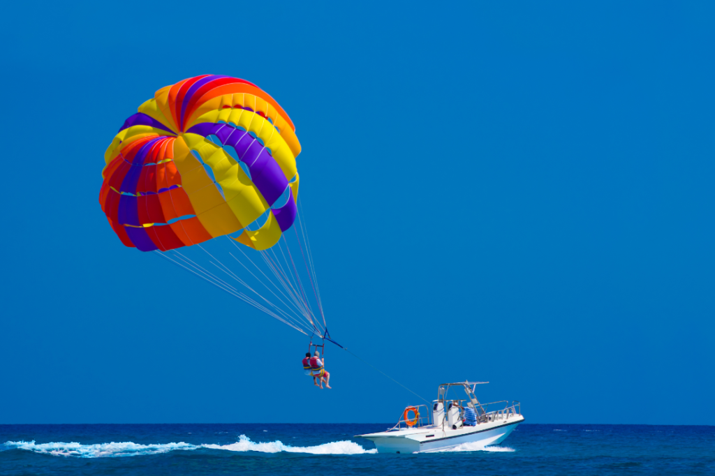 trip-hurghada-parasailing